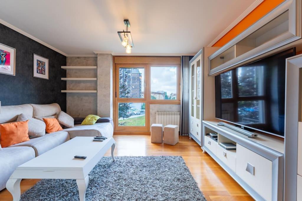 Apartamento En El Corazon De La Ciudad Con Parking Santander Exterior photo