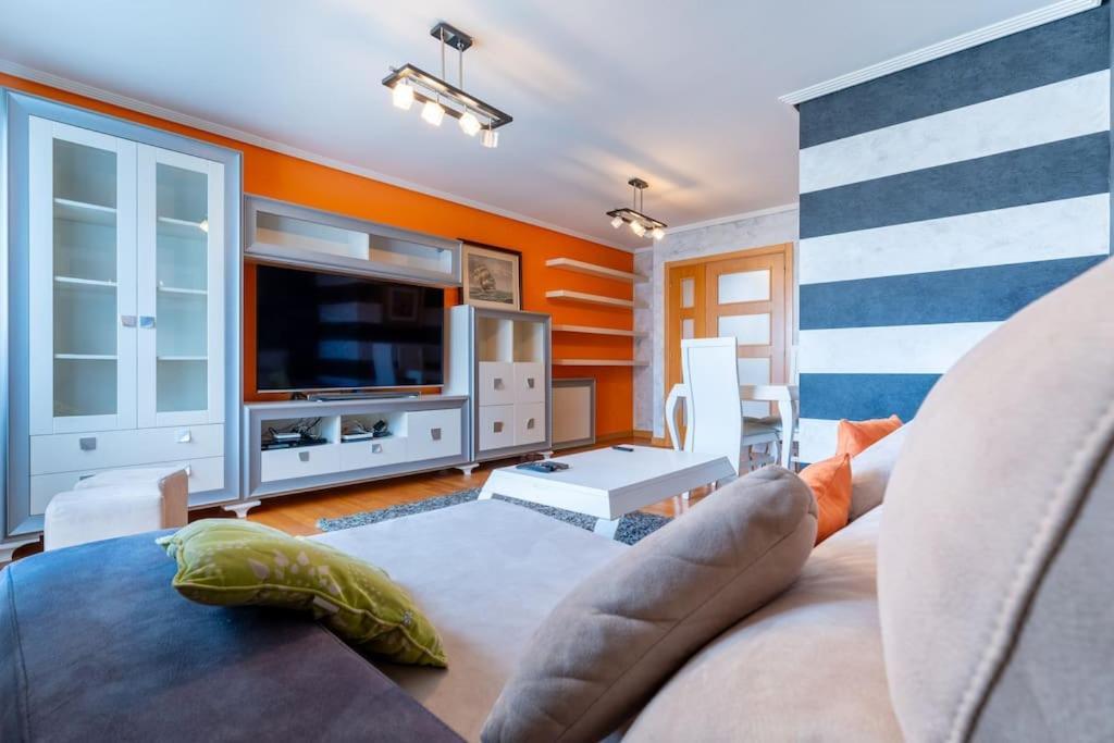 Apartamento En El Corazon De La Ciudad Con Parking Santander Exterior photo